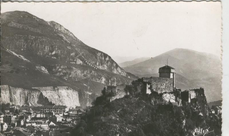 Postal 008874: Lourdes, Le Chateau-Fort et le Pic du Jer