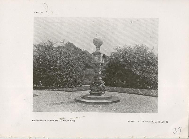 Jardines ingleses lamina 39: Sundial at Knowsley, Lancashire