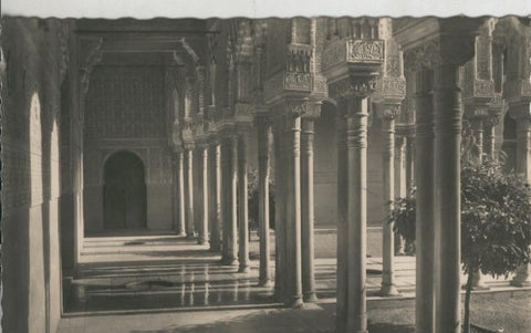 Postal 009561: Galeria del Patio de los Leones en la Alhambra de Granada