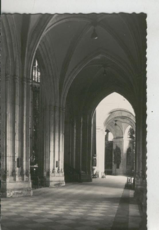 Postal 009585: Nave lateral de la catedral de Oviedo