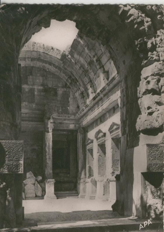 Postal 009921:  Jardin de la Fontaine, Temple de Diana en Nimes, Francia