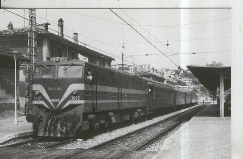 Postal 010954: Locomotora diesel 1912 en la estacion de Manresa en 1976