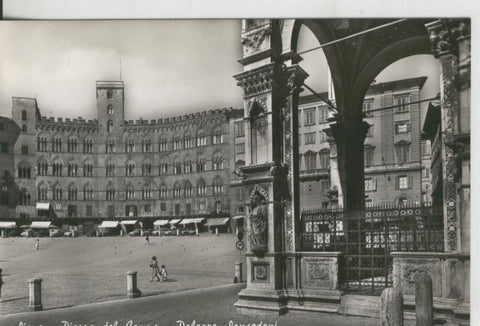 Postal 008899: Place du campo, palais Sansedoni en Siena