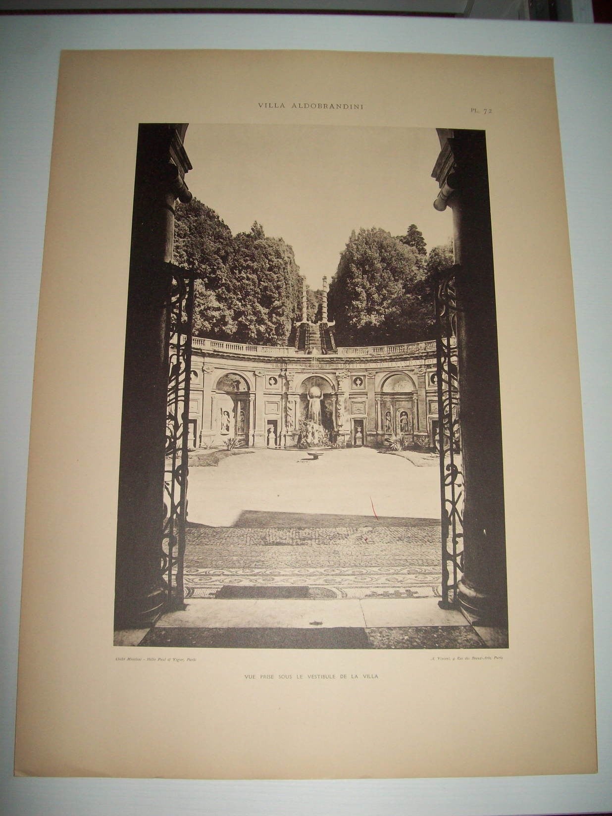 Lamina 1192: VILLA ALDOBRANDINI (FRASCATI). VUE PRISE SOUS LE VESTIBULE DE LA VILLA