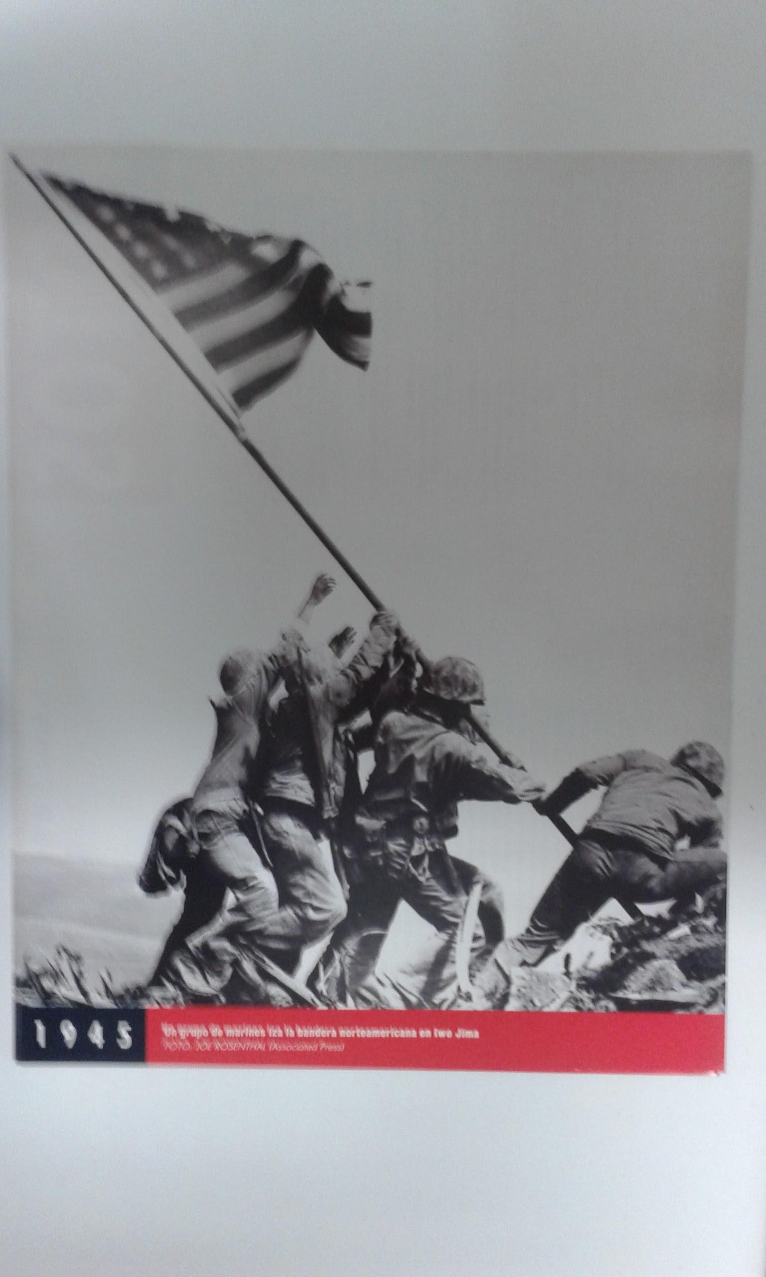 Fotos que hacen historia año 1945: La Bandera Norteamericana izada en Iwo Jima
