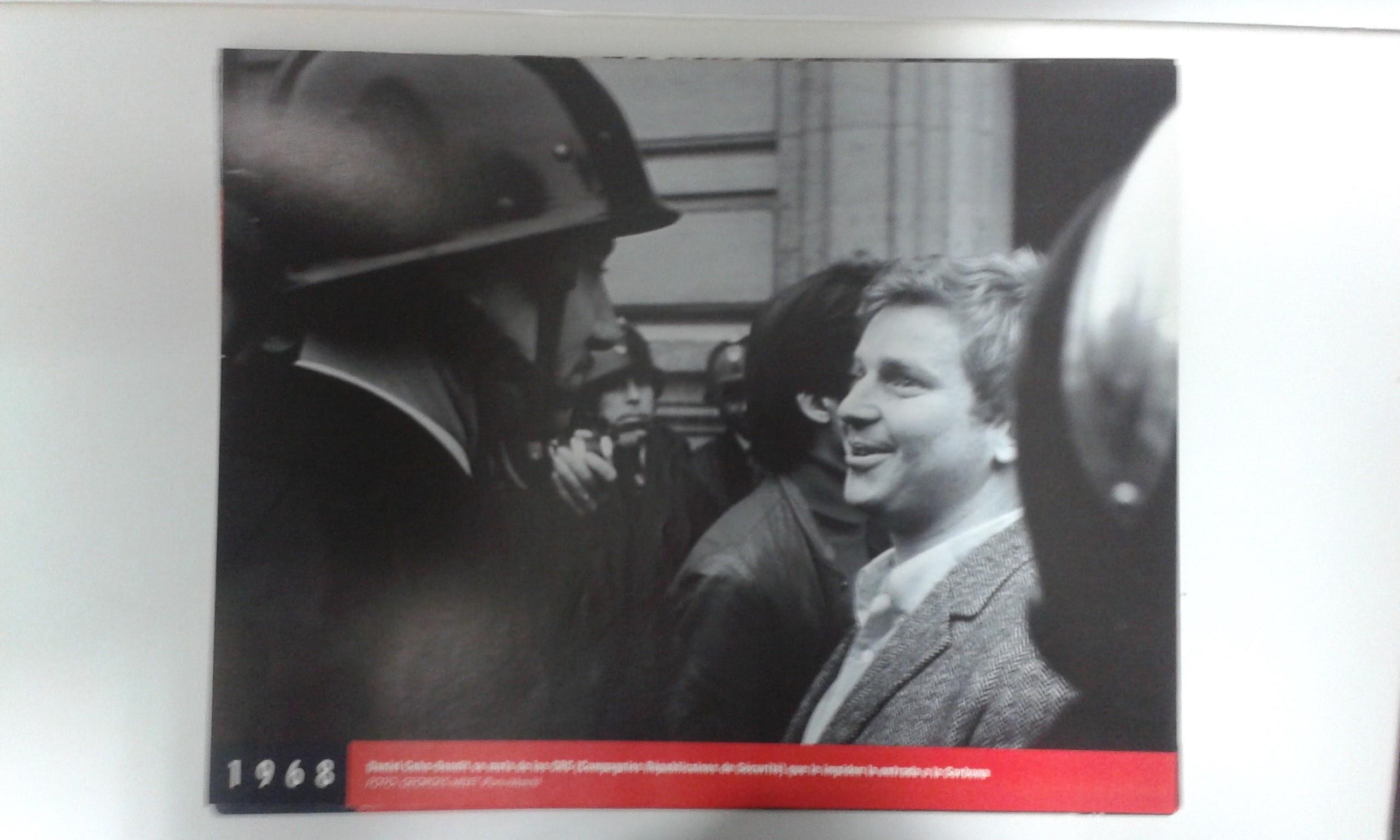 Fotos que hacen historia año 1968: Daniel Cohn-Bendit se mofa de los CRS