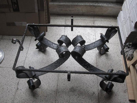 Mesa de hierro forjado