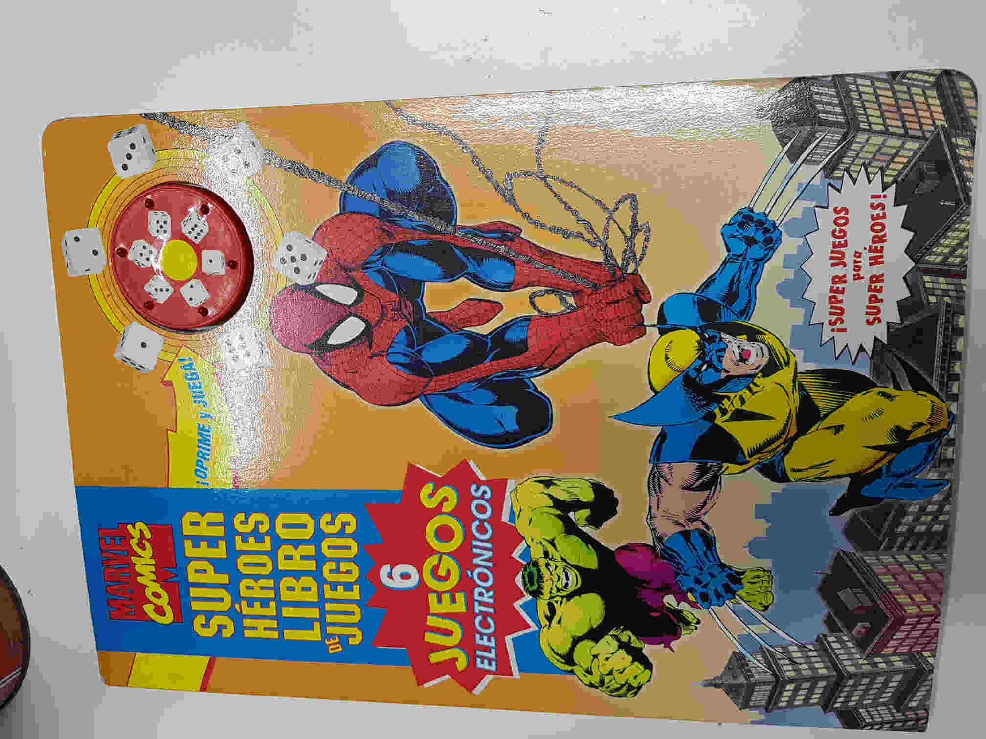 libro de juegos de Superheroes (el dado electronico no funciona)