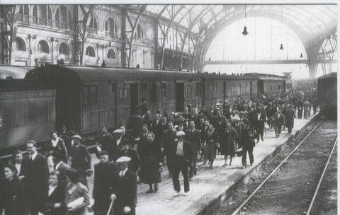 Postal Tren b/n numero 246: Estacion de Francia (Barcelona), año 1940