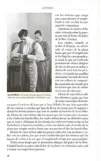 LAMINA COSSIO 50555: Jesus de Cordoba vistiendose en 1952