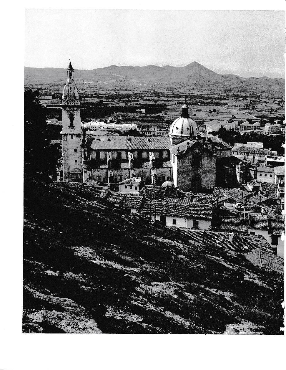 LAMINA 6013: Jativa apiñada entorno a su Seo