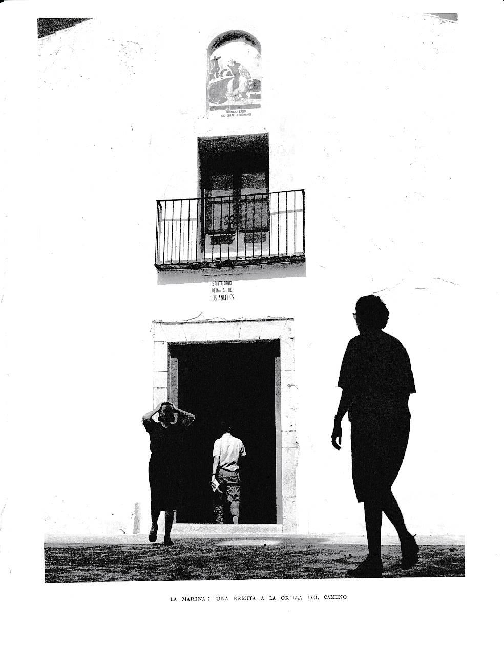 LAMINA 6032: La Marina una ermita a la orilla del camino