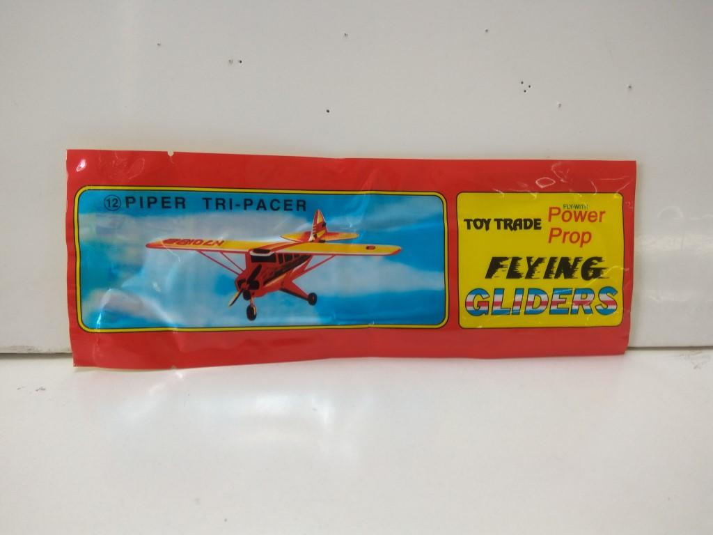 AVION: Flying Gliders KIG, Numero 12: PIPER TRI-PACER