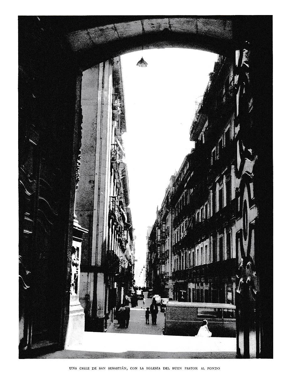 LAMINA 6138: Una calle de San Sebastian con la iglesia del Buen Pastor