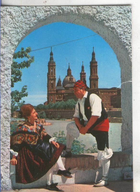 Postal 004895 : Pareja tipica con Basilica en Zaragoza