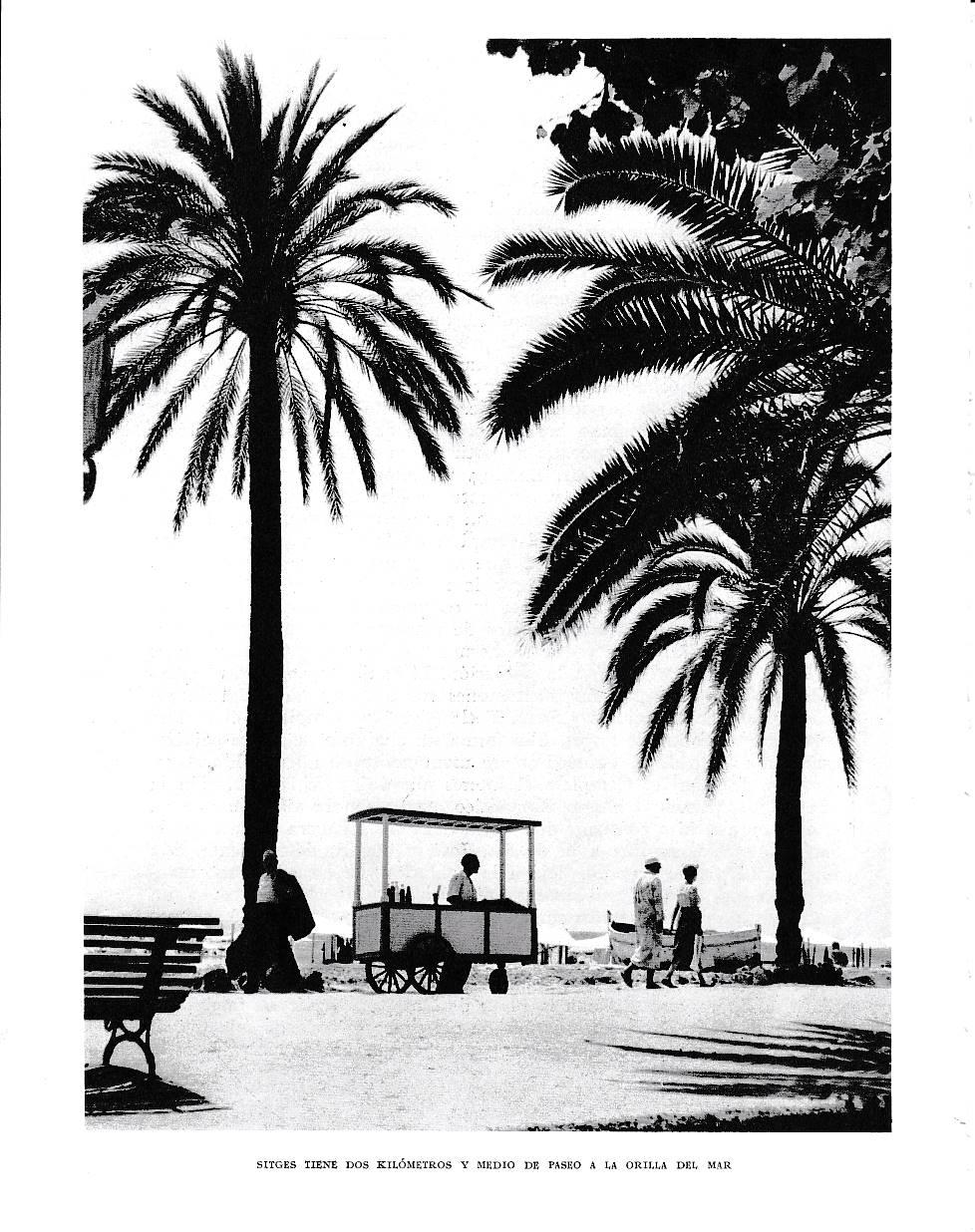 LAMINA 6537: Sitges dos kilometros y medio de paseo a la orilla del mar