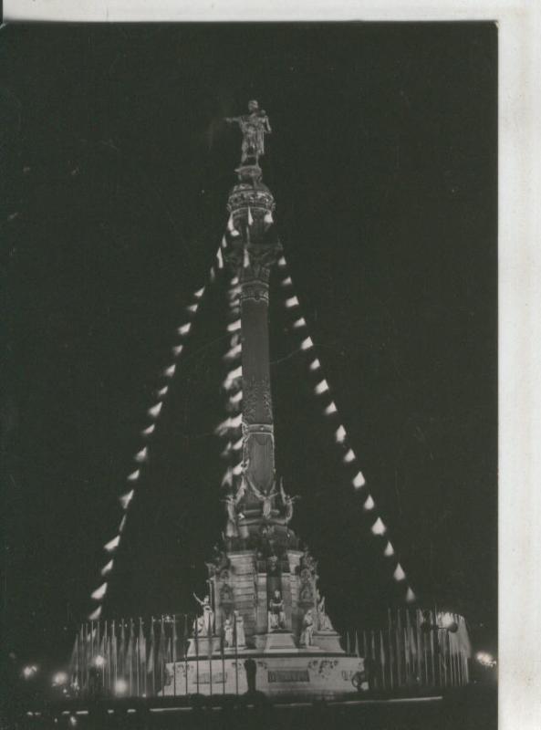 Postal 010479:  Vista nocturna Monumento a Colon en Barcelona