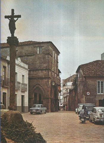Album Grafico de España lamina 43: Plaza del Camarada en Noya, Coruña