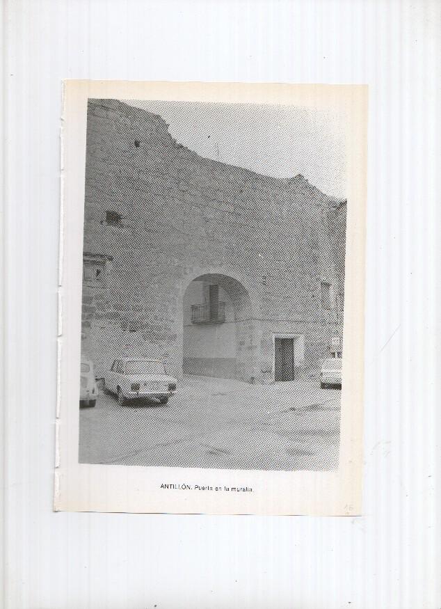 Historia de Aragon: lamina numero 016: Antillon (puerta muralla) y Anzano (iglesia romanica)