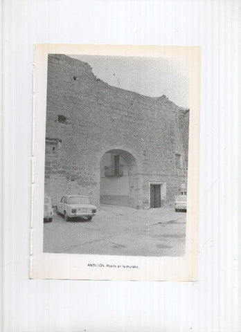Historia de Aragon: lamina numero 016: Antillon (puerta muralla) y Anzano (iglesia romanica)