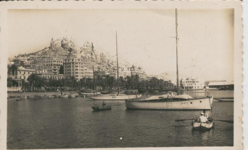 Postal 009576: Castillo de Santa Barbara desde el puerto de Alicante