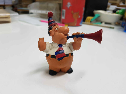 Figura Jordi Cule tocando la trompeta