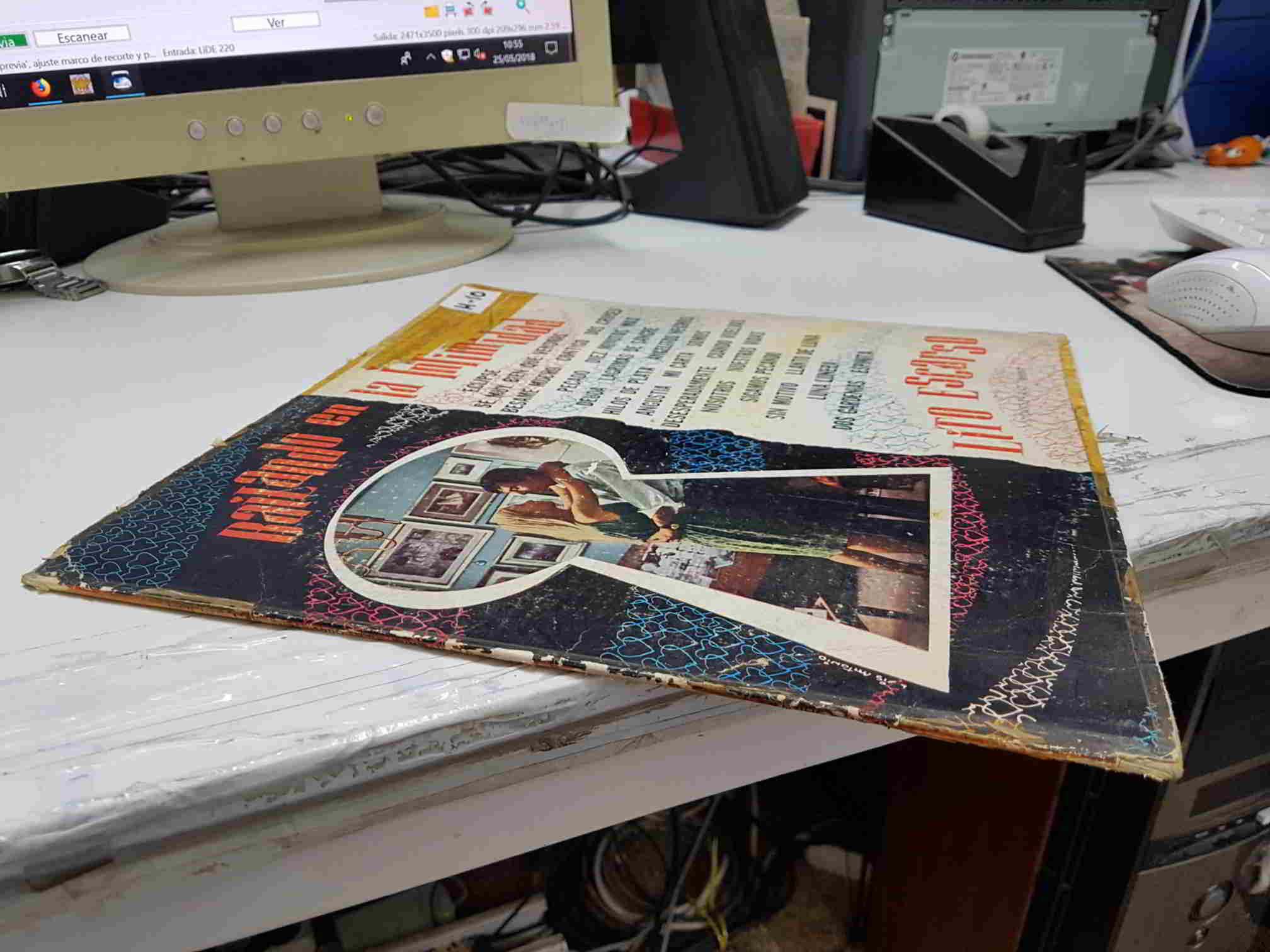 LP: Bailando en la intimidad, Lito Escarso y su conjunto. Music-Hall. Mal estado tanto cubierta exterior como interior