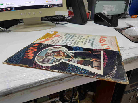 LP: Bailando en la intimidad, Lito Escarso y su conjunto. Music-Hall. Mal estado tanto cubierta exterior como interior