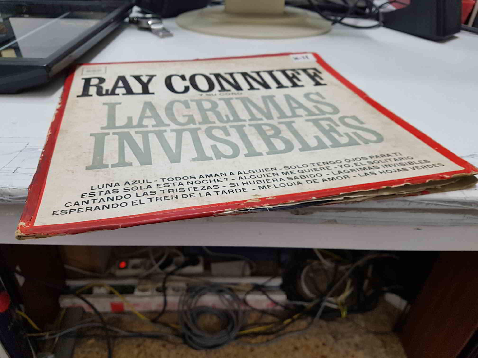 LP: Ray Conif y su coro Lagrimas Invisibles. Mal estado tanto cubierta exterior como interior