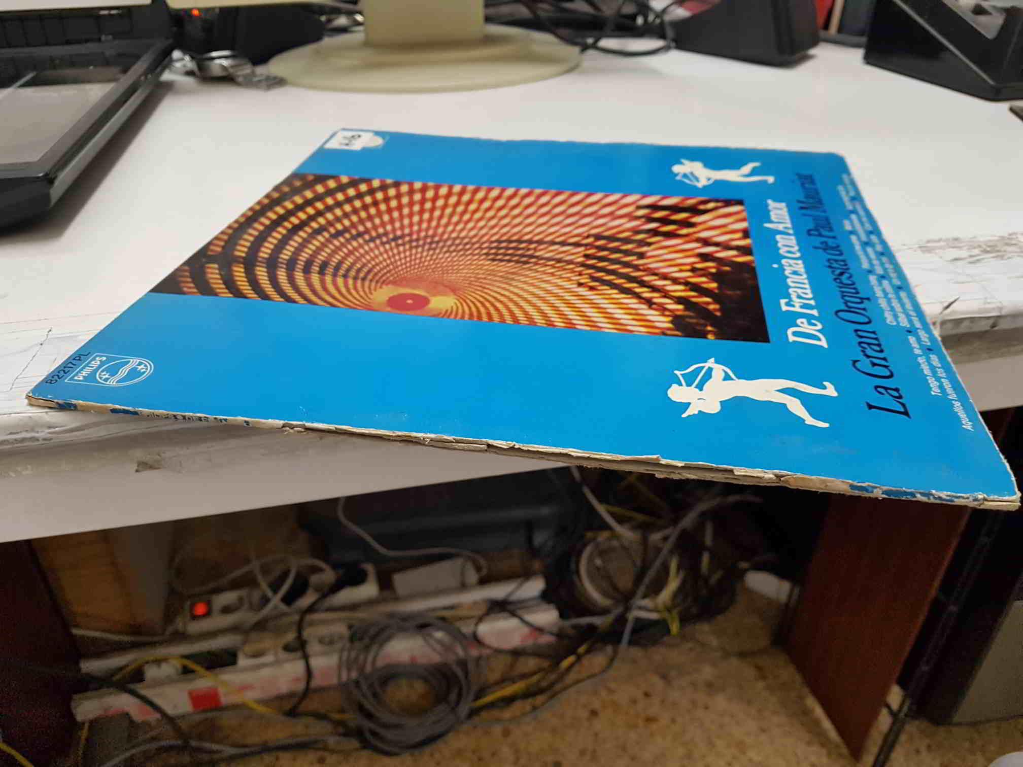 LP: De Francia con Amor, La Gran Orquesta de Paul Mauriat. Mal estado tanto cubierta exterior como interior.
