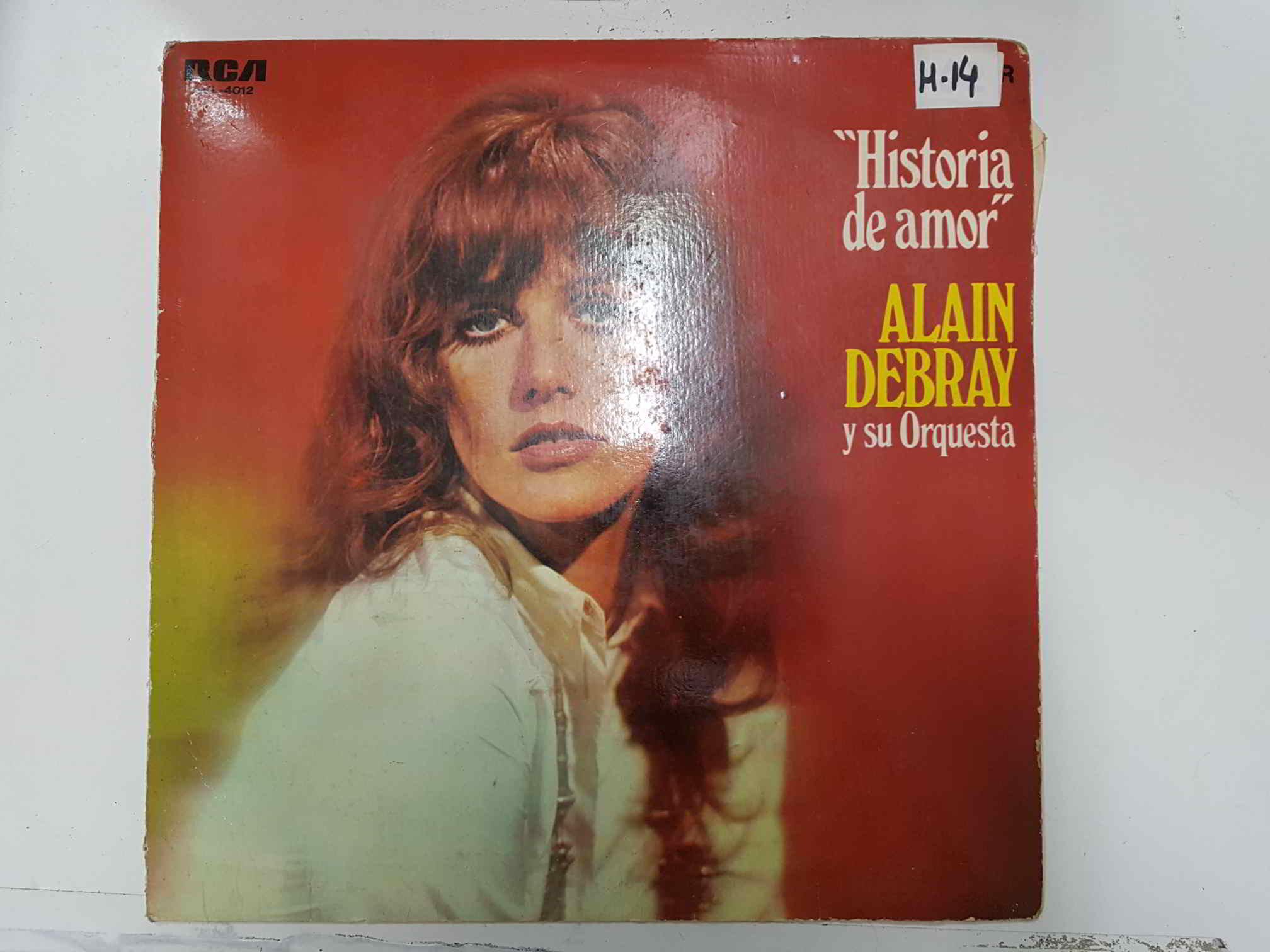 LP: Historia de amor. Alain Debray y su orquesta de Champs Elysees. Mal estado tanto cubierta exterior como interior