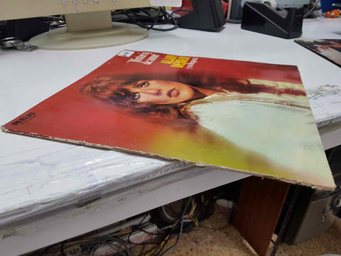 LP: Historia de amor. Alain Debray y su orquesta de Champs Elysees. Mal estado tanto cubierta exterior como interior