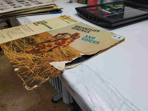 LP: Braircliff Strings and voices. Las Canciones de Hoy. Eric Lars, director. Extraños en la noche, Esposas y amantes, Corcovado. Mal estado tanto cubierta exterior como interior