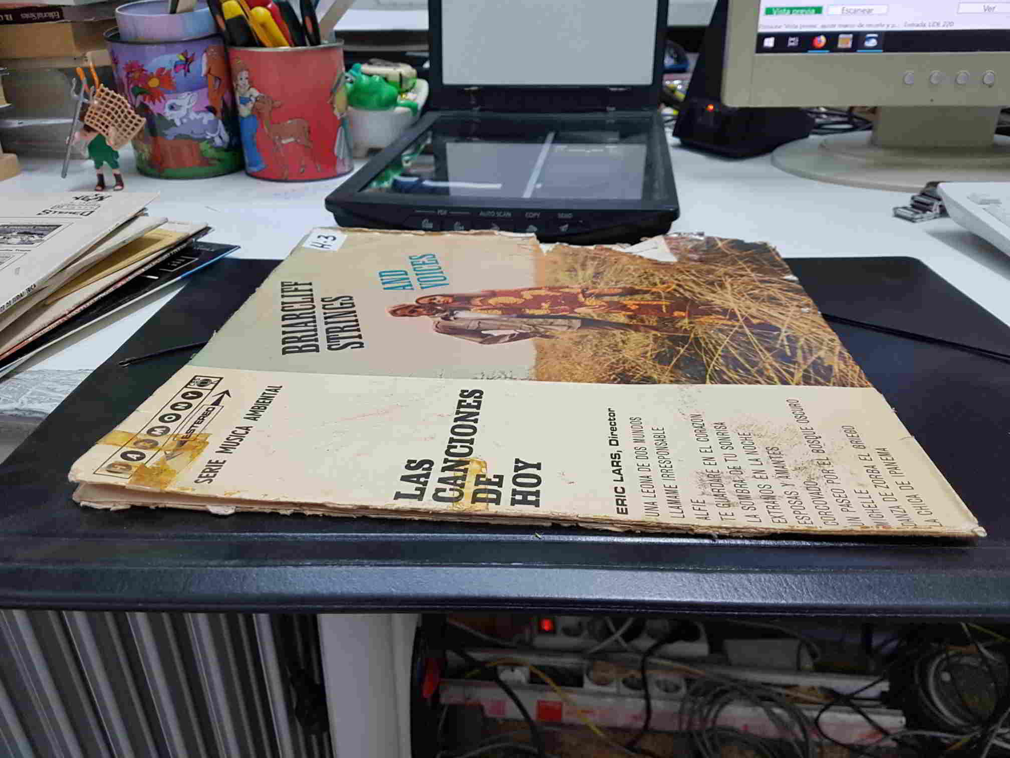 LP: Braircliff Strings and voices. Las Canciones de Hoy. Eric Lars, director. Extraños en la noche, Esposas y amantes, Corcovado. Mal estado tanto cubierta exterior como interior