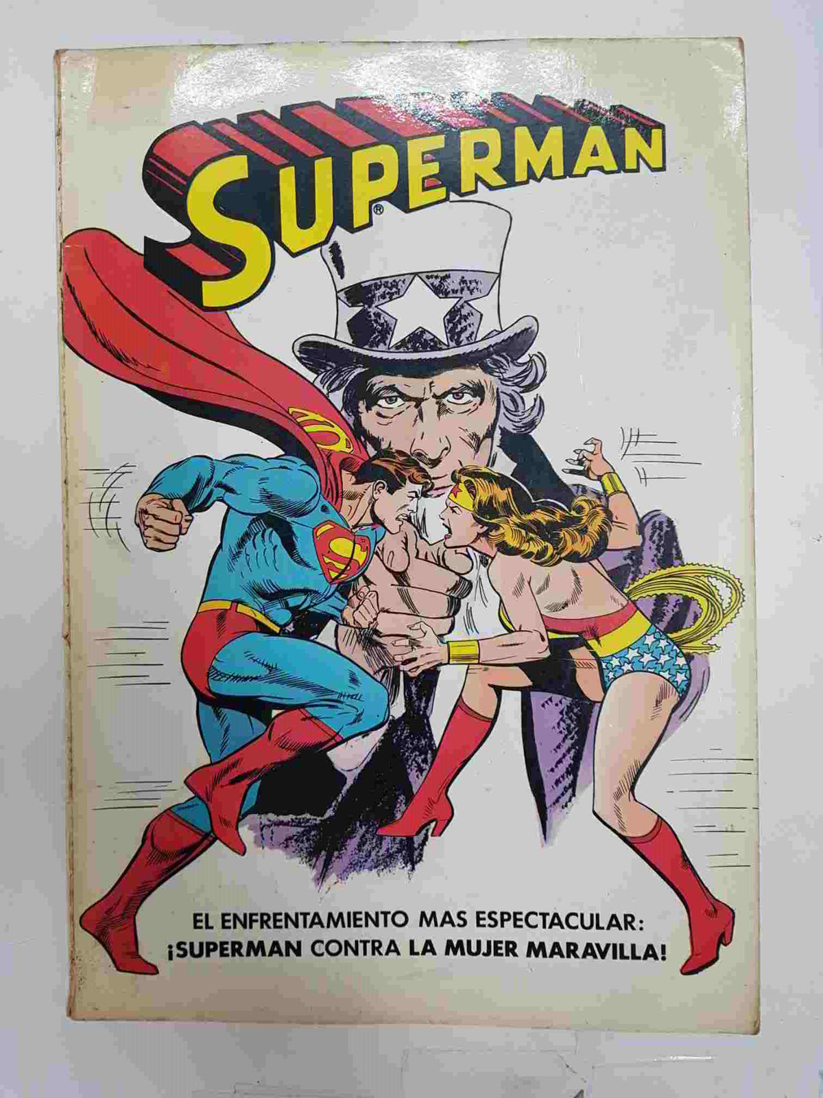 Comic, Album Superman num 04. Superman contra la Mujer Maravilla, Consta de 6 informes o partes