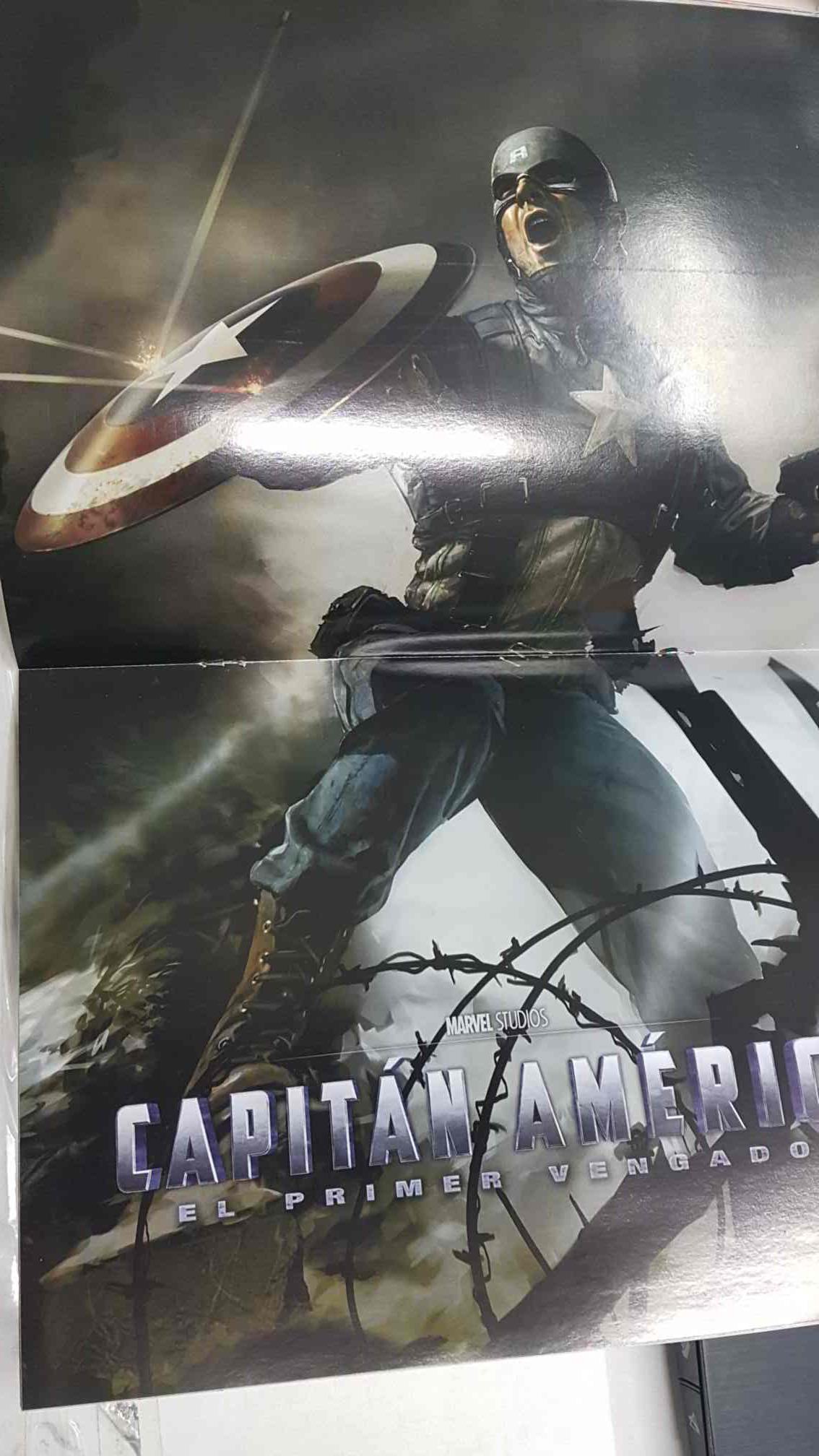 Revista: Capitan America, el Primer Vengador. Incluye comic de 22 pag. basado en la pelicula y poster 