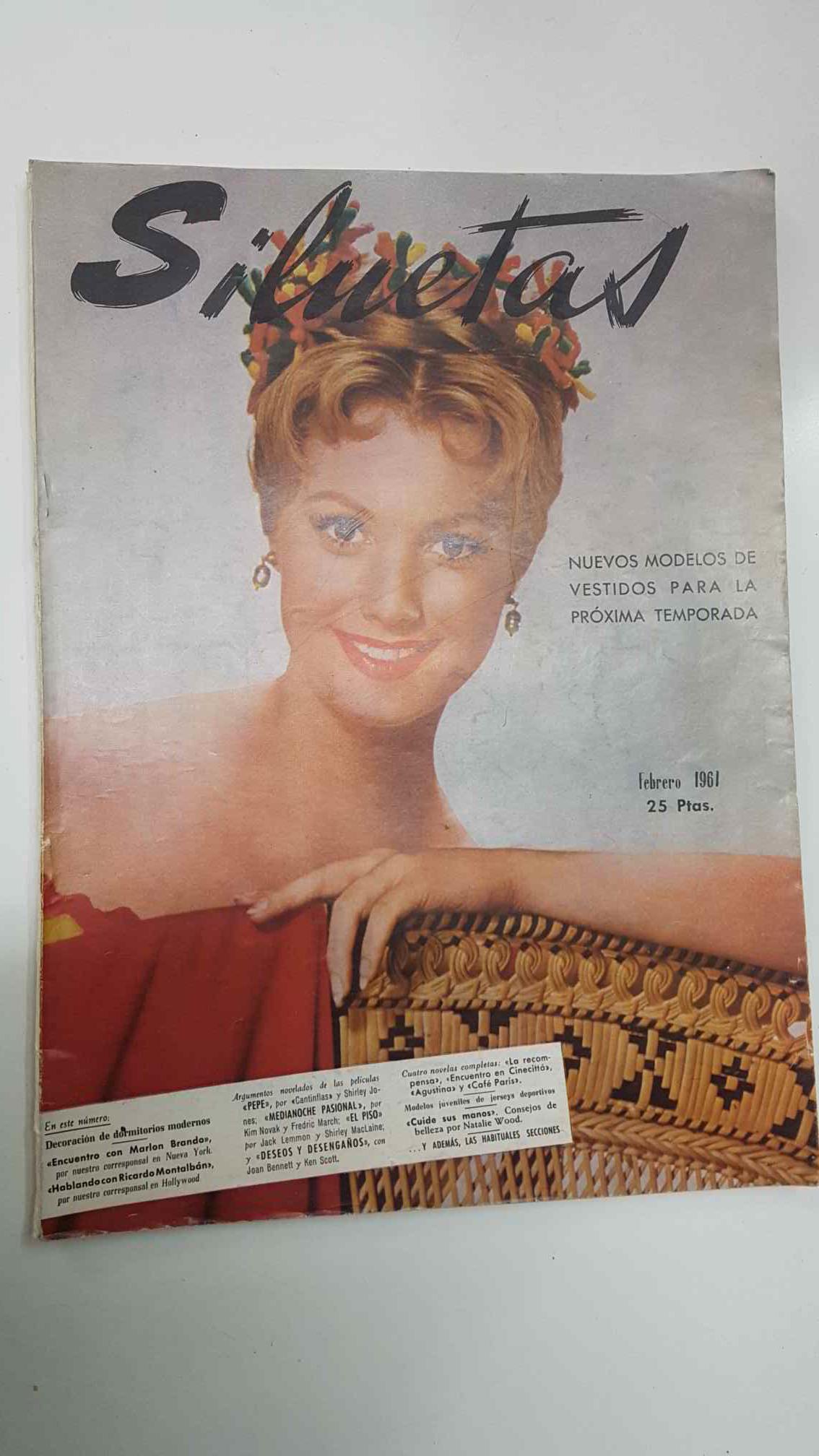 revista: Siluetas año XXI num 228, feb 1961. Nuevos modelos de vestidos para la proxima temporada
