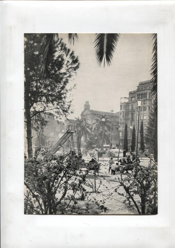 50 racons de Barcelona lamina 47: Plaza de Lesseps
