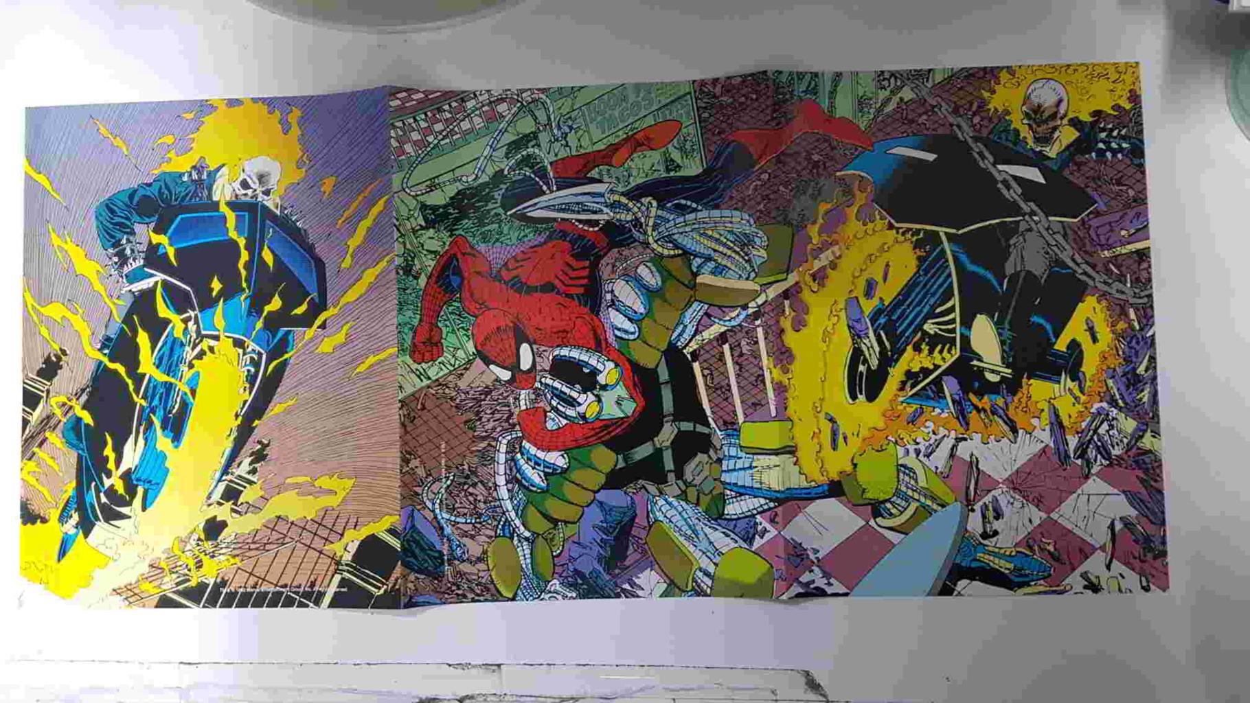 Poster doble: Ghost Rider (El Motorista Fantasma) y Spiderman peleando contra un villano. Proveniente de Ghost Rider Poster Magazine vol. 1 num 1