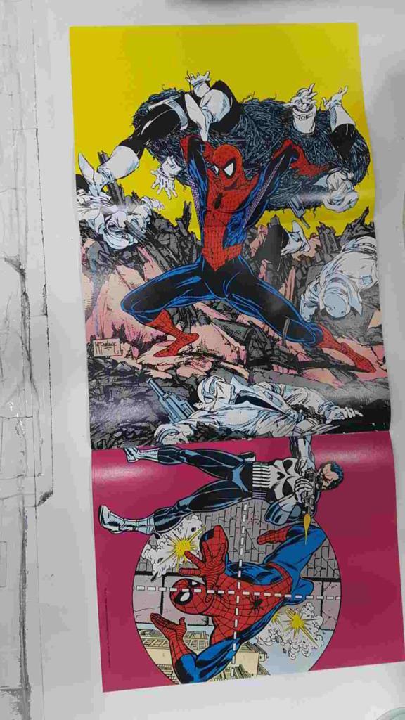 Poster doble: Spiderman y Punisher - Sauron agarrando a Spiderman