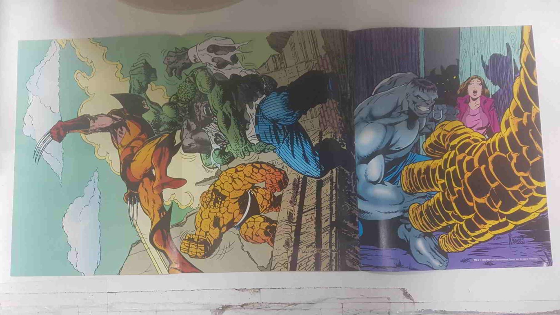 Poster doble: Hulk peleando contra Hulk Gris - Hulk Gris peleando junto a Lobezno y la Cosa. The Incredible Hulk Poster Magazine vol 1 num 1