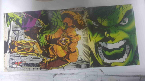 Poster doble: Hulk apresado - Hulk enfrentandose a un enemigo gigantesco. The Incredible Hulk Poster Magazine vol 1 num 1