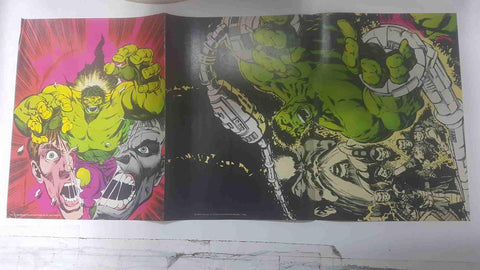 Poster doble: Hulk apresado - Hulk enfrentandose a un enemigo gigantesco. The Incredible Hulk Poster Magazine vol 1 num 1