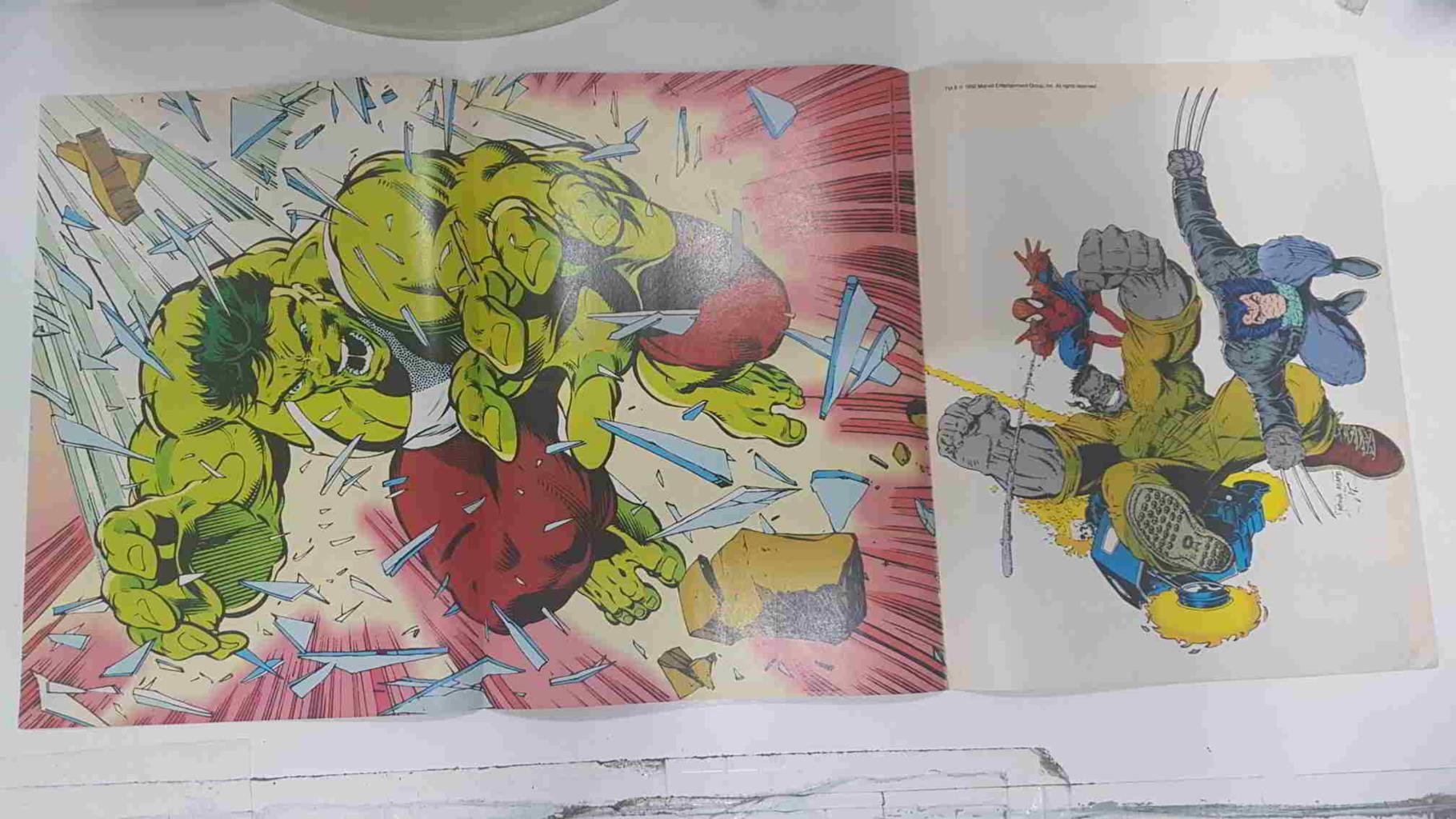 Poster doble: Hulk rompiendo unos cristales - Bruce Banner y Hulk. The Incredible Hulk Poster Magazine vol 1 num 1