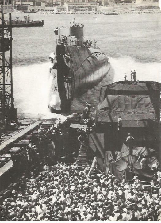 LAMINA 19578: Botadura del submarino Triton