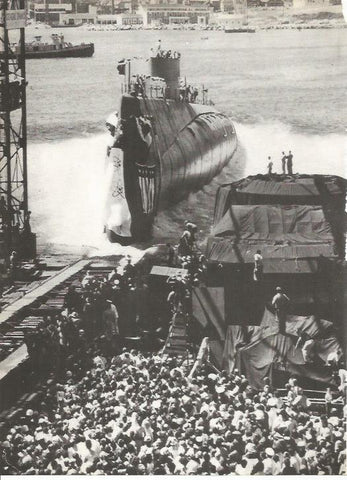 LAMINA 19578: Botadura del submarino Triton
