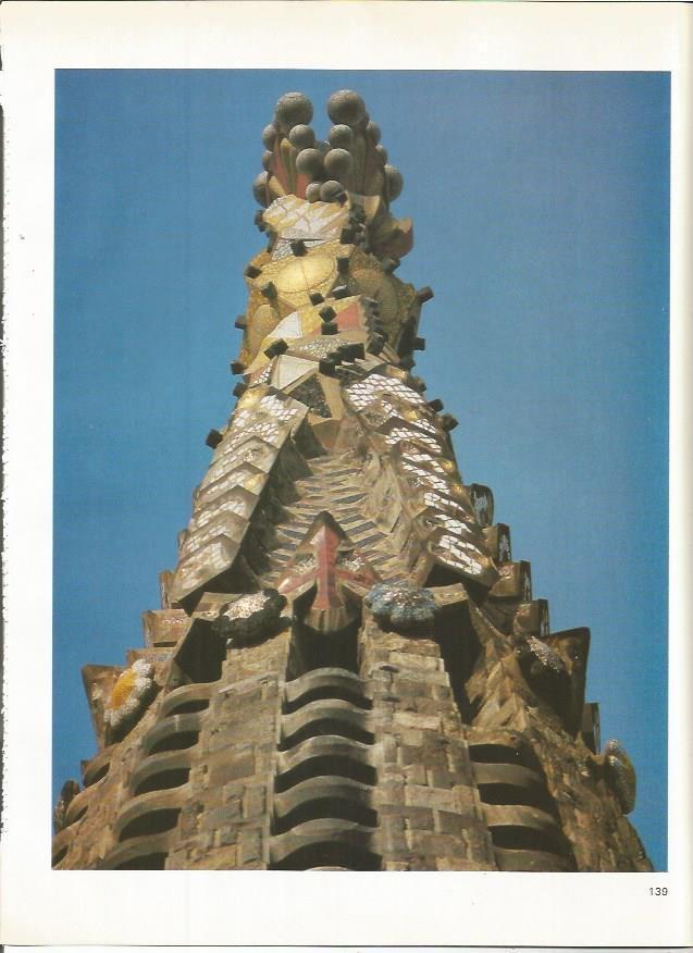 LAMINA 18972: Detalle de una torre de la Sagrada Familia