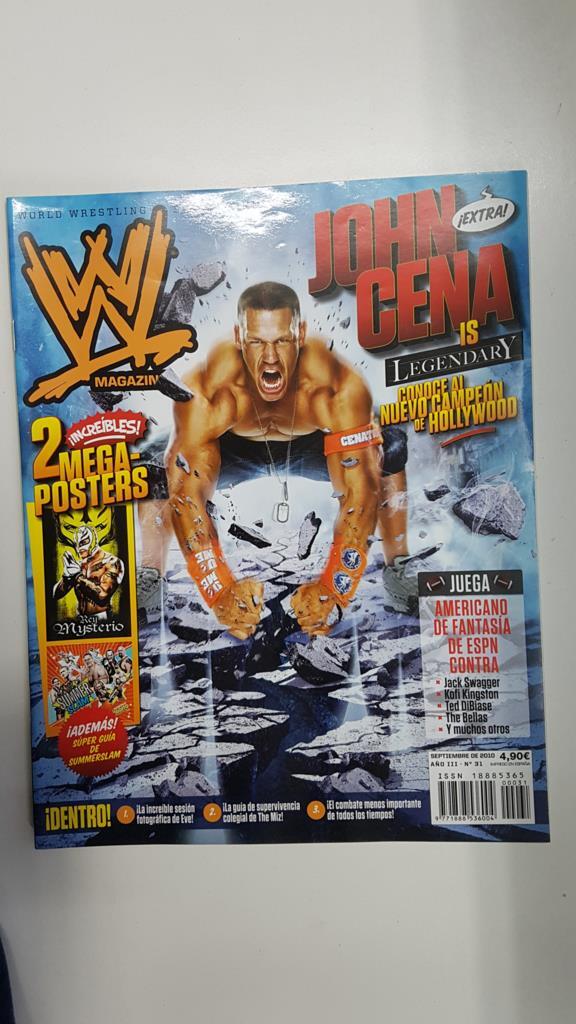Revista lucha libre: WWE Magazine año III num 31, sep 2010. NO INCLUYE POSTER, PAGINAS CENTRALES SUELTAS