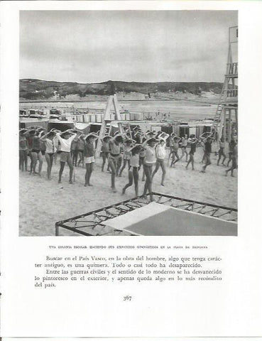 LAMINA 26654: Escolares en la playa de Bendaya