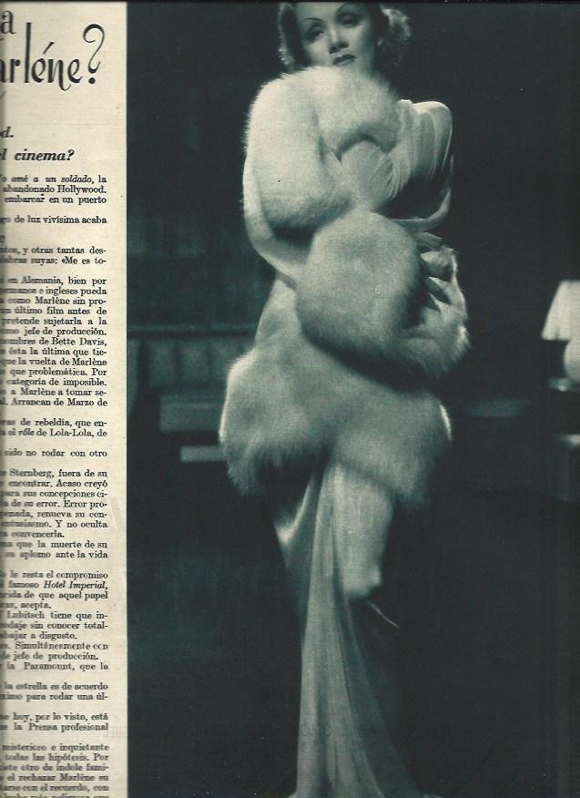 LAMINA 31003: Marlene Dietrich ante la camara